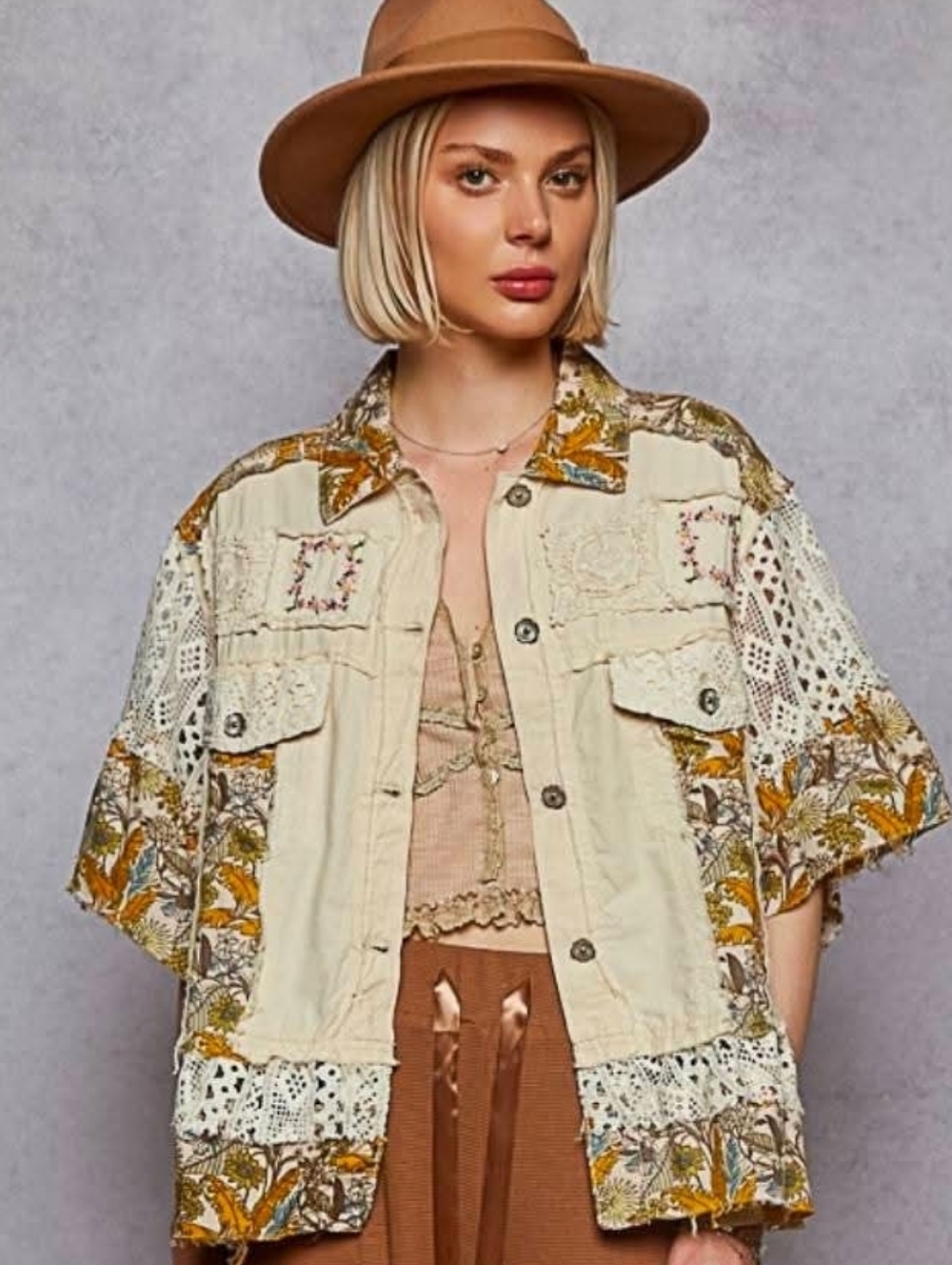 Brand new in packing POL Short sleeve lace embroidered denim shacket size small - Picture 4 of 5